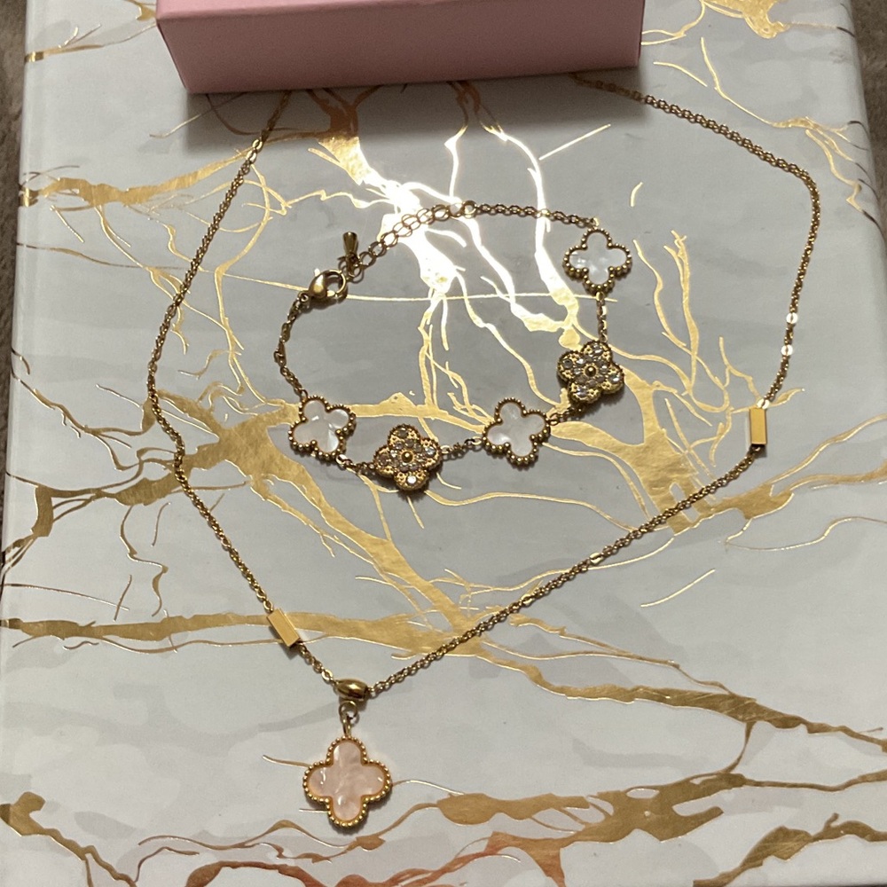 Elegant Gold and White Clover Necklace and Bracelet Set
